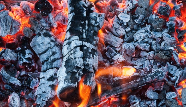Что делает дымный шашлык таким вкусным? Химия приготовления пищи на открытом огне