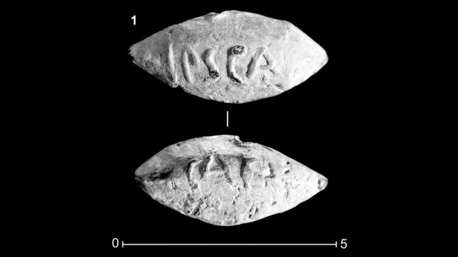 Археологи нашли древнеримскую пулю с именем Юлия Цезаря
