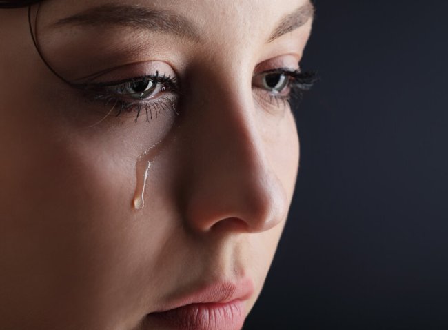 Человеческие слёзы содержат вещество, ослабляющее агрессию