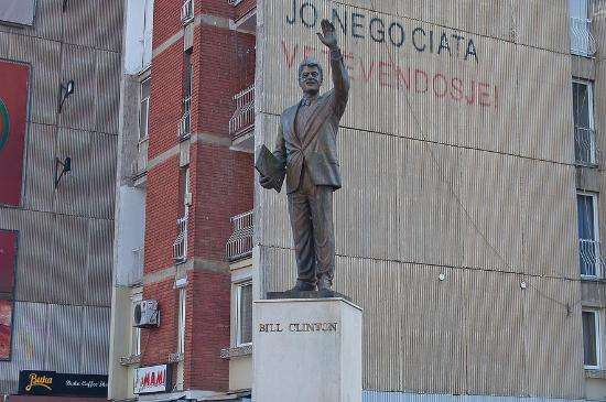 Статуя Свободы - Приштина, Косово
