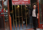 Китайский ресторан кормит и поит всех бесплатно
