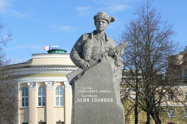 памятник пионеру-герою Лене Голикову