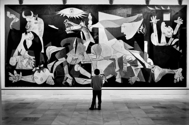 У полотна Пабло Пикассо "Герника"
