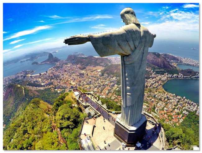 Христос – защитник Бразилии в облаках