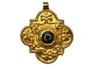 Эмалевый медальон золотой подвески из Великого Новгорода 