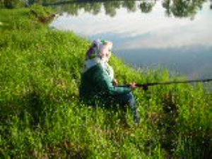 Бабушка на рыбалке