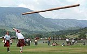Метание бревна - национальный шотландский вид спорта