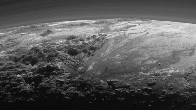 Некоторые из странных особенностей Плутона по-прежнему сложно объяснить