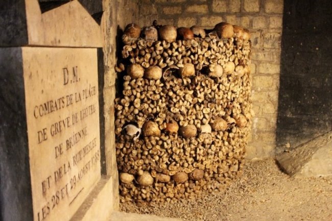 Краткая история парижских катакомб, заполненных костями