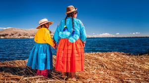 Острова Урос - плавающие дома по озеру Титикака