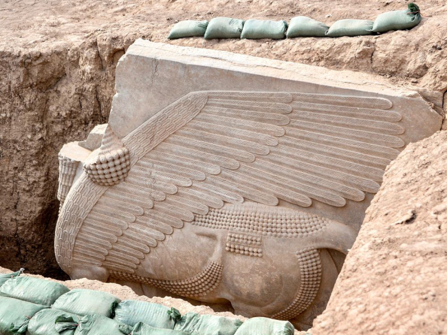 В Ираке обнаружена скульптура божества Ламасcу возрастом 2700 лет