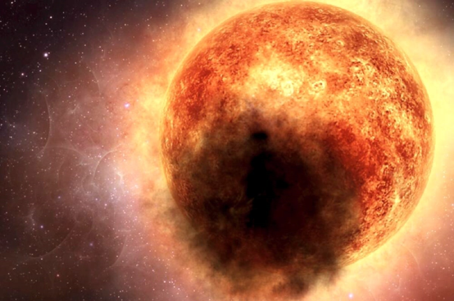 Красная звезда - сверхгигант Бетельгейзе изменила цвет 2000 лет назад