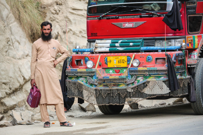 Пакистанские грузовики — яркие ослепительные произведения искусства