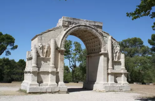 Монументальная арка, Гланум