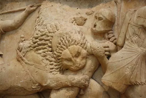 Геката сражается с великаном, Пергамский алтарь