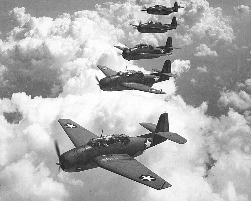 800px-Grumman_TBF-1_Avengers_of_VGS-29_in_flight_over_Norfolk,_Virginia_(USA),_on_1_September_1942_(80-G-427475).jpg