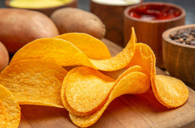 Картофельные чипсы: история создания неотразимого лакомства