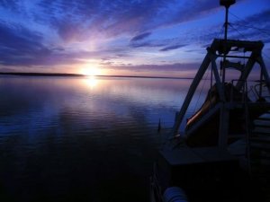 Ветер в голове не бывает попутным...  Морские анекдоты