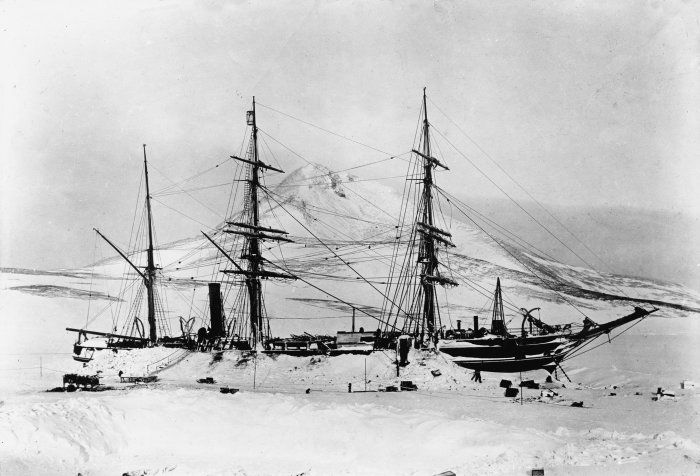 The_ship_Discovery,_Antarctica,_1901.jpg