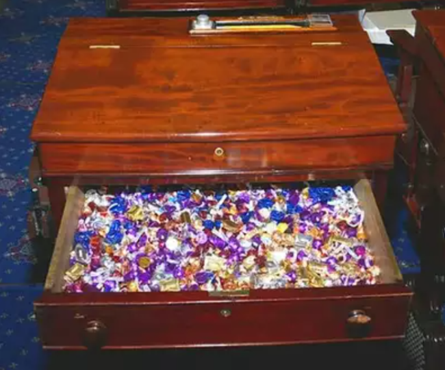 Конфетный стол американского Сената