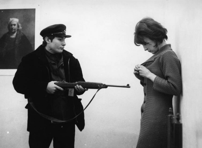 Карабинеры (Les carabiniers, Франция, Италия, 1963) Режиссёр: Жан-Люк Годар